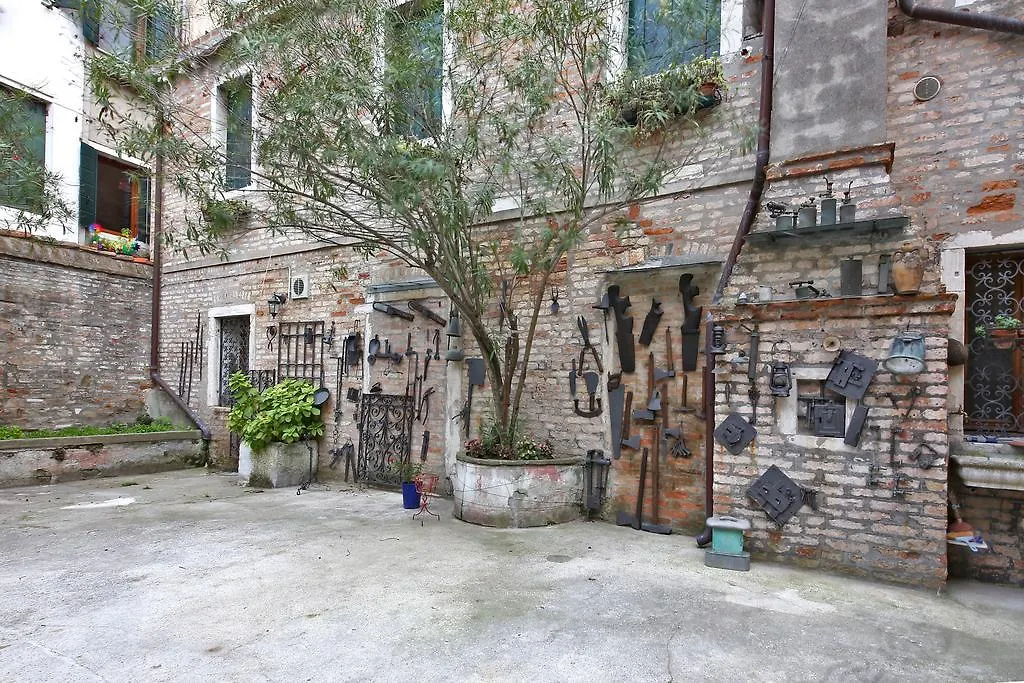 Ca' Ermina & Garden Apartment Venice 0*,
